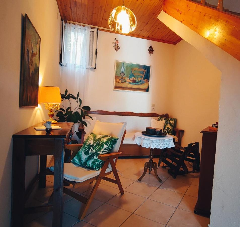 Retro Wooden House Gaios Villa Exterior photo